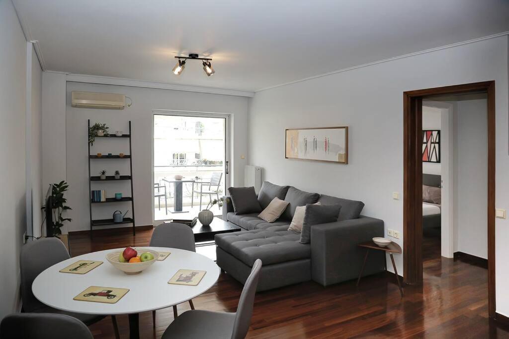 Charming Apartment Near Center Атина Екстериор снимка