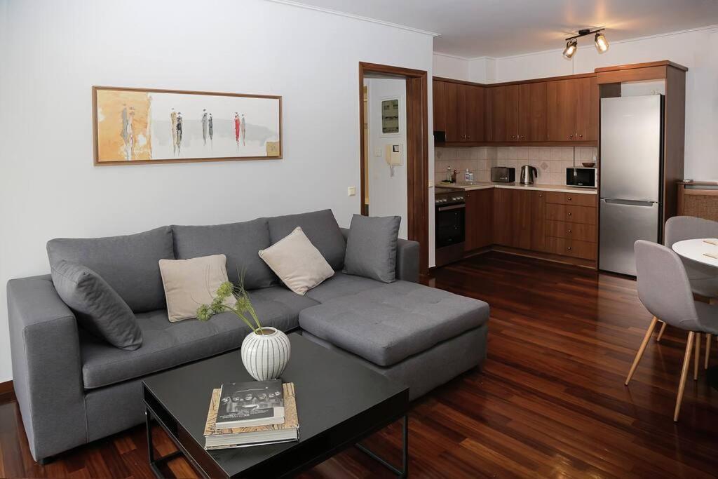 Charming Apartment Near Center Атина Екстериор снимка